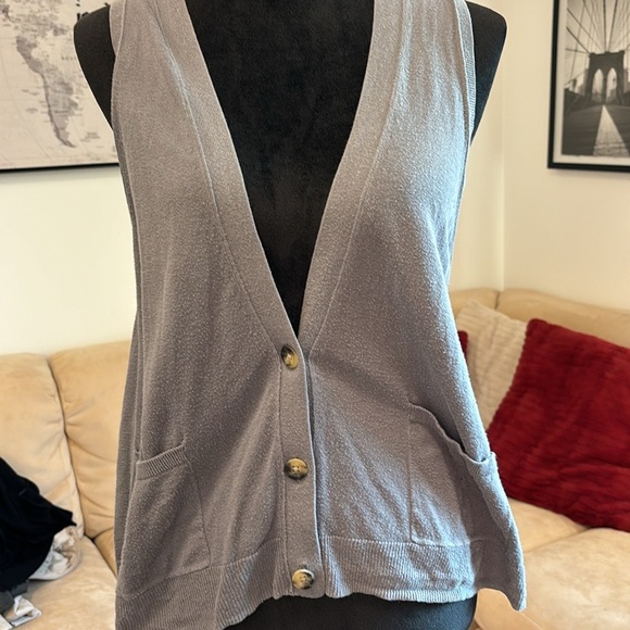 American Eagle Outfitters - Picture 5 of 8